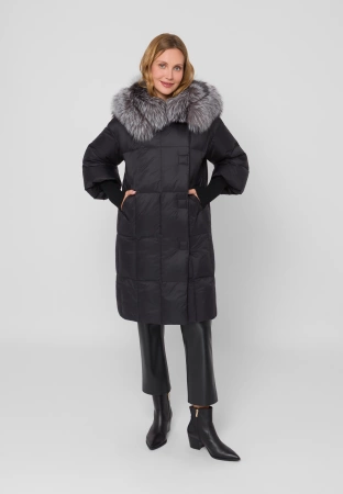 Puchowa kurtka z naturalnym kołnierzem