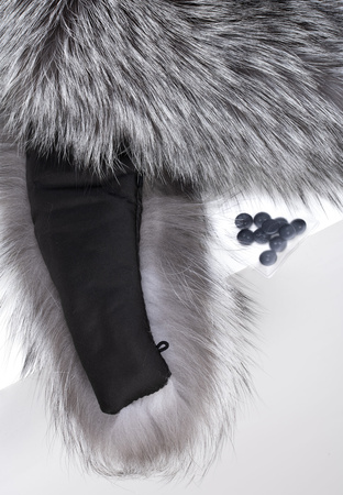 Szary szal z naturalnego futra