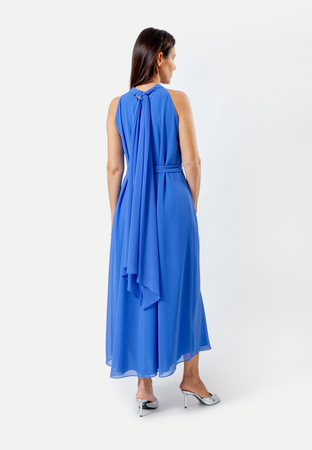 Długa wizytowa suknia z odkrytymi ramionami