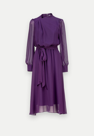 Fioletowa sukienka z wiązaniem w pasie