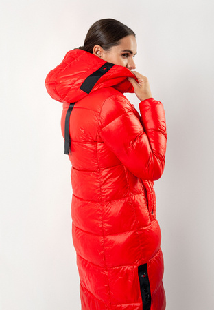 Czerwona długa kurtka z kapturem