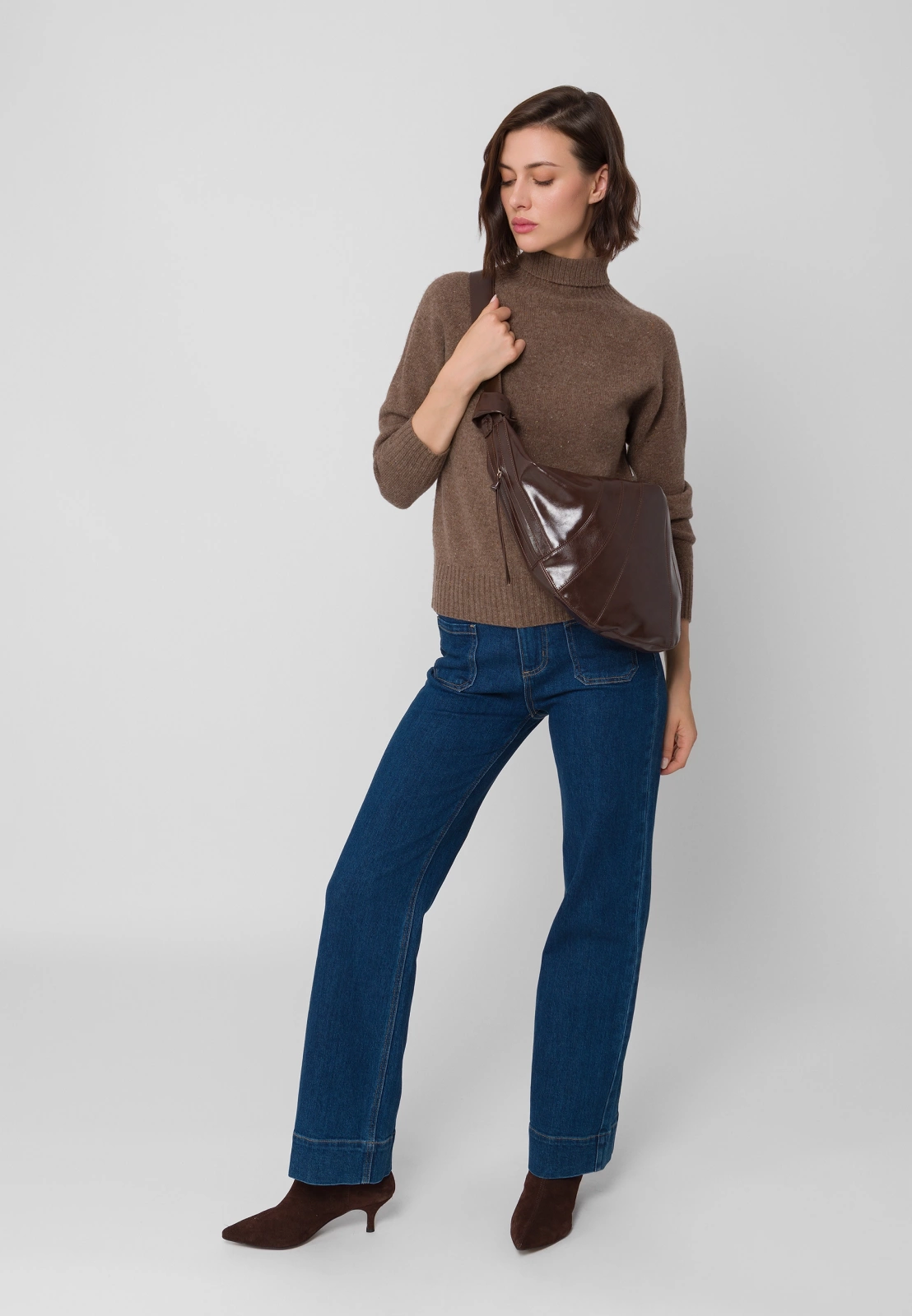 Brązowa torebka nerka z miękkiej skóry