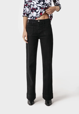 Czarne jeansy z szeroką nogawką