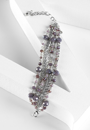 Bransoletka z fioletowymi koralikami