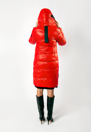 Czerwona długa kurtka z kapturem