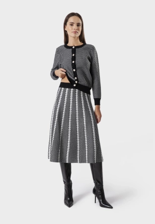 Czarna trapezowa spódnica z wełną