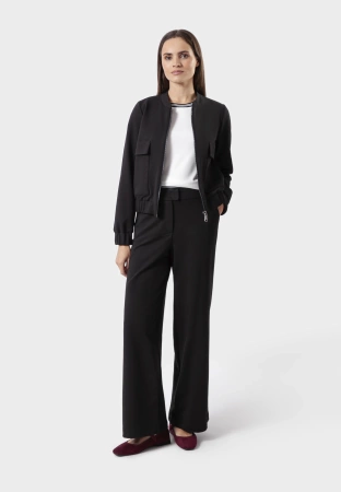 Dzianinowa bomberka z dużymi kieszeniami