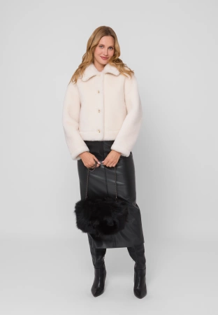 Czarna torebka mufka z naturalnego futra