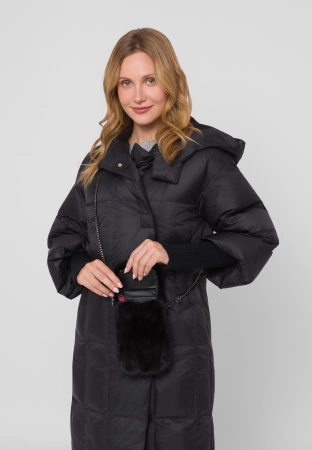 Czarna torebka etui z naturalnego futra