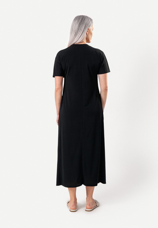 Długa luźna sukienka z ozdobnym kółkiem