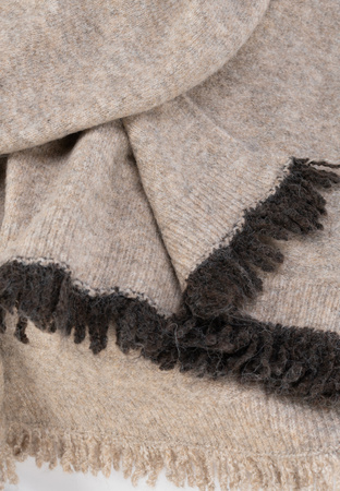 Beżowy szal z wełną