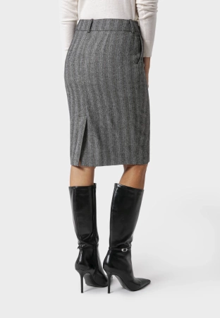 Ołówkowa spódnica w jodełkę z domieszką wełny