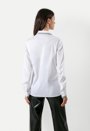 Bawełniana biała koszula z ozdobnymi wstawkami