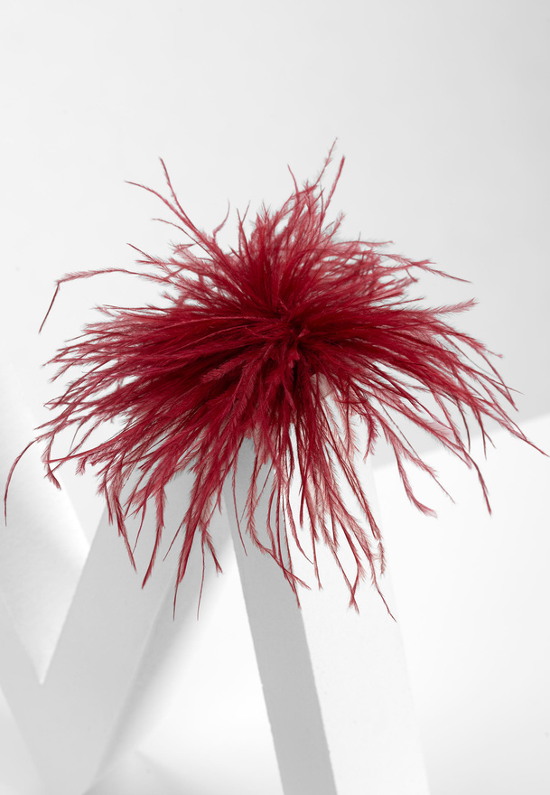 Broszka spinka z bordowymi piórami