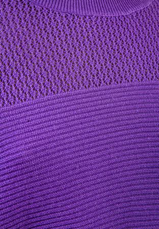 Fioletowy sweter z ryżowym splotem