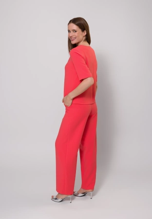 Koralowe spodnie z prostą nogawką