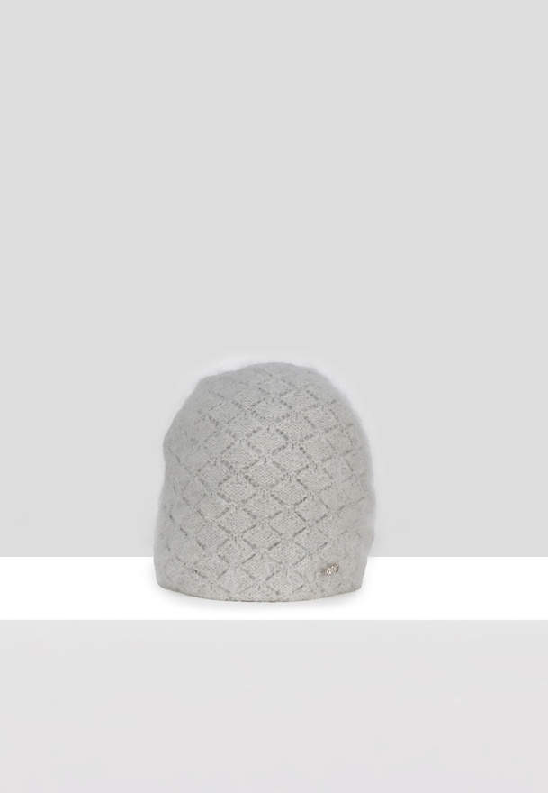 Szara czapka w romby z naturalnym włosiem