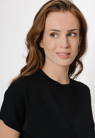 Czarna dzianinowa bluzka z wiskozą