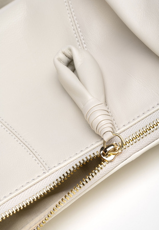 Torba z miękkiej skóry w oryginalnym kształcie