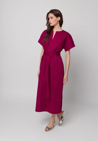 Bawełniana amarantowa sukienka wiązana w pasie