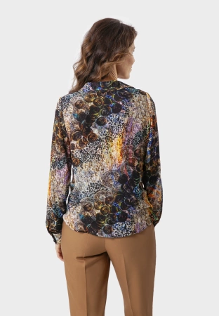Koszulowa bluzka z wiskozy w oryginalny wzór
