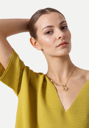 Oliwkowa bluzka oversize z prążkowanej dzianiny