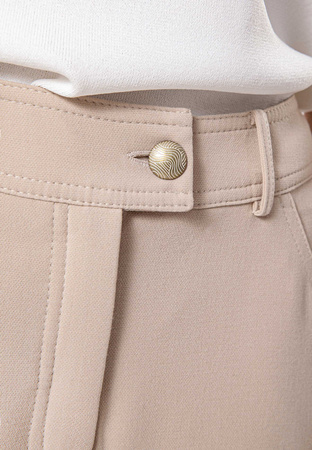 Beżowe spodnie z prostą nogawką