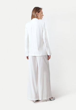 Biały dwurzędowy żakiet z lnem