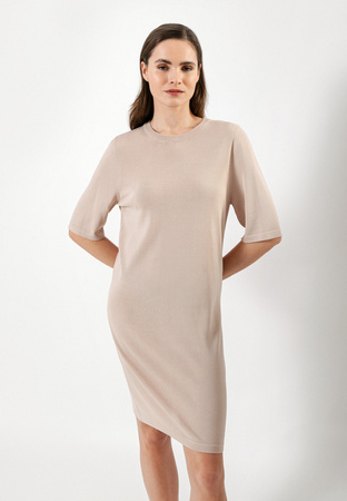 Beżowa dzianinowa sukienka