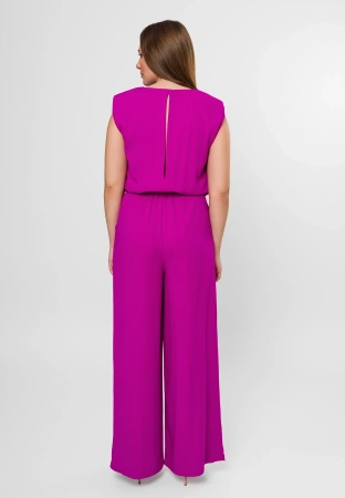 Kombinezon w kolorze fuksji z wiązaniem w pasie