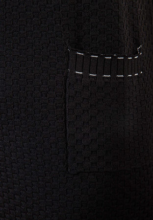 Czarna sukienka z fakturą plecionki