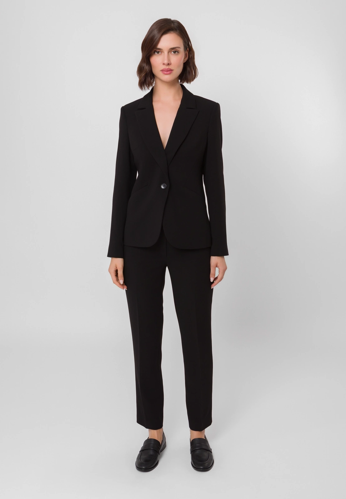 Klasyczny żakiet zapinany na jeden guzik