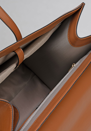 Camelowa torebka z klapą 100% skóra