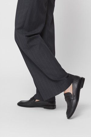 Czarne skórzane mokasyny