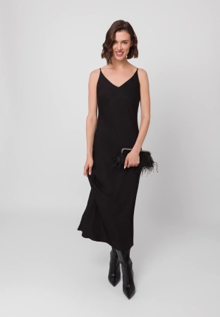 Wieczorowa torebka z ozdobnymi piórami