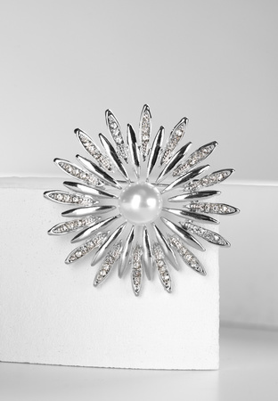 Broszka w kształcie rozety