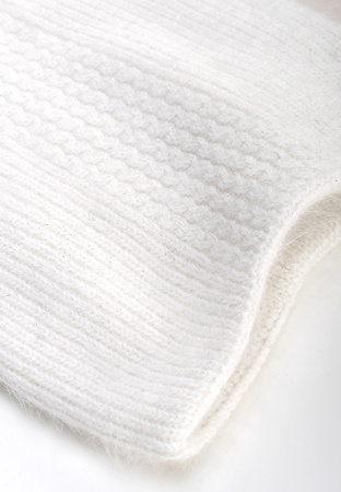 Ecru czapka z angorą