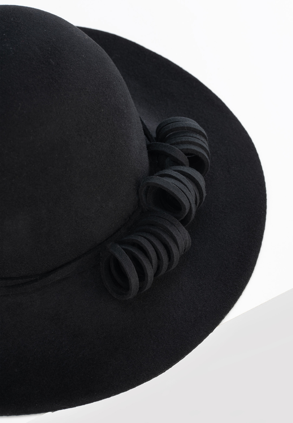 Czarny wełniany kapelusz