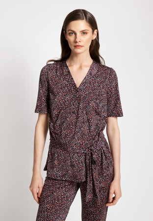 Bluzka z cienkiej tkaniny z paskiem