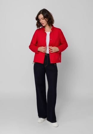 Czerwona pikowana kurtka