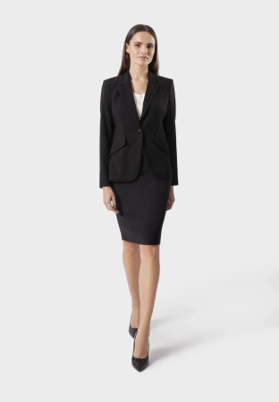 Czarny taliowany żakiet z patkami