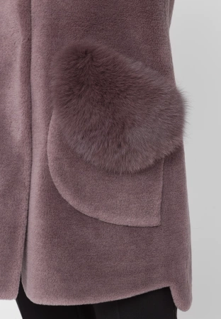 Brązowe wełniane futro z naturalnym obszyciem