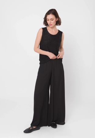 Wiskozowa bluzka na szerokich ramiączkach w czarnym kolorze