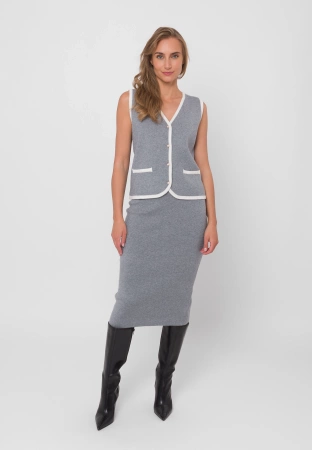 Szara dzianinowa kamizelka z białym obszyciem