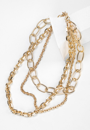 Kaskadowy naszyjnik w kolorze złotym