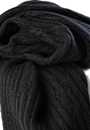 Czarny szal z wełny