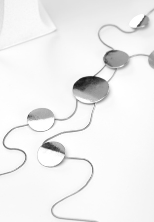 Naszyjnik w kolorze srebrnym z okrągłymi blaszkami