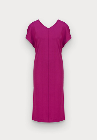 Amarantowa dzianinowa sukienka z kimonowymi rękawami