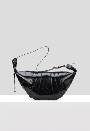 Czarna torebka nerka z miękkiej skóry