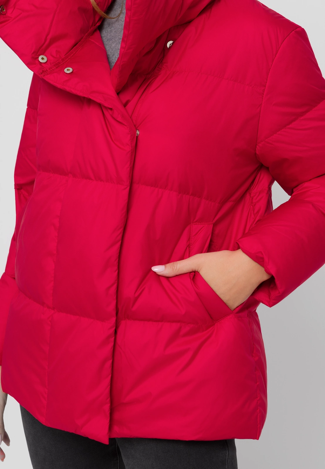 Czerwona pikowana kurtka z kapturem